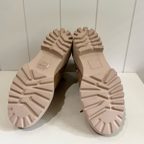 Dolce Vita NWOT  lace up  chunky heel Ankle Boots size 8.5 Tan - Picture 9 of 10